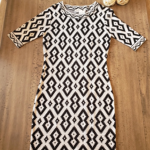 Versona mid sleeve form fitting dress - Picture 1 of 3